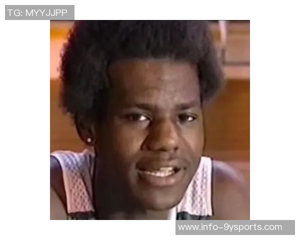 詹姆斯重温青春岁月更新IG头像展现16岁爆炸头造型采访照