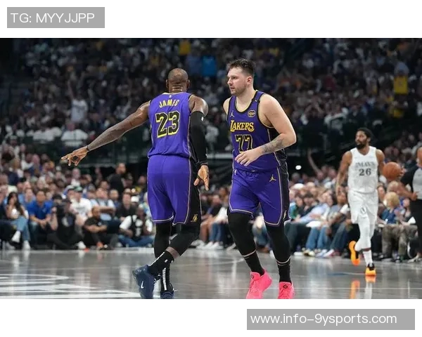 湖人媒体日回顾詹姆斯谈退役东契奇分享融入感受艾顿面对巨大压力 湖人媒体日回顾詹姆斯谈退役东契奇分享融入感受艾顿面对巨大压力