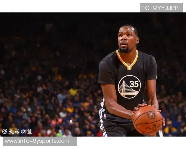 火箭客战鹈鹕登机照曝光KD羽绒服气质出众电风扇随队征战