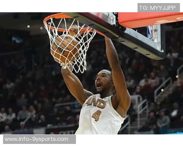 小莫布里首秀表现亮眼18分钟内贡献12分6板2助助力球队胜利