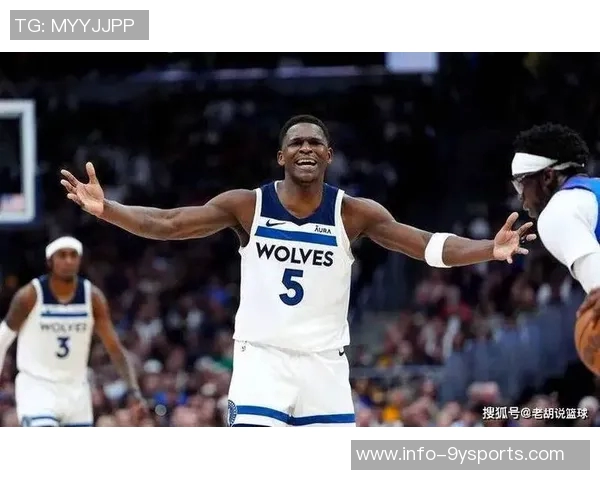 爱德华兹因进攻犯规被罚下场麦戈文斯遭遇犯规困扰影响比赛走势 爱德华兹因进攻犯规被罚下场麦戈文斯遭遇犯规困扰影响比赛走势